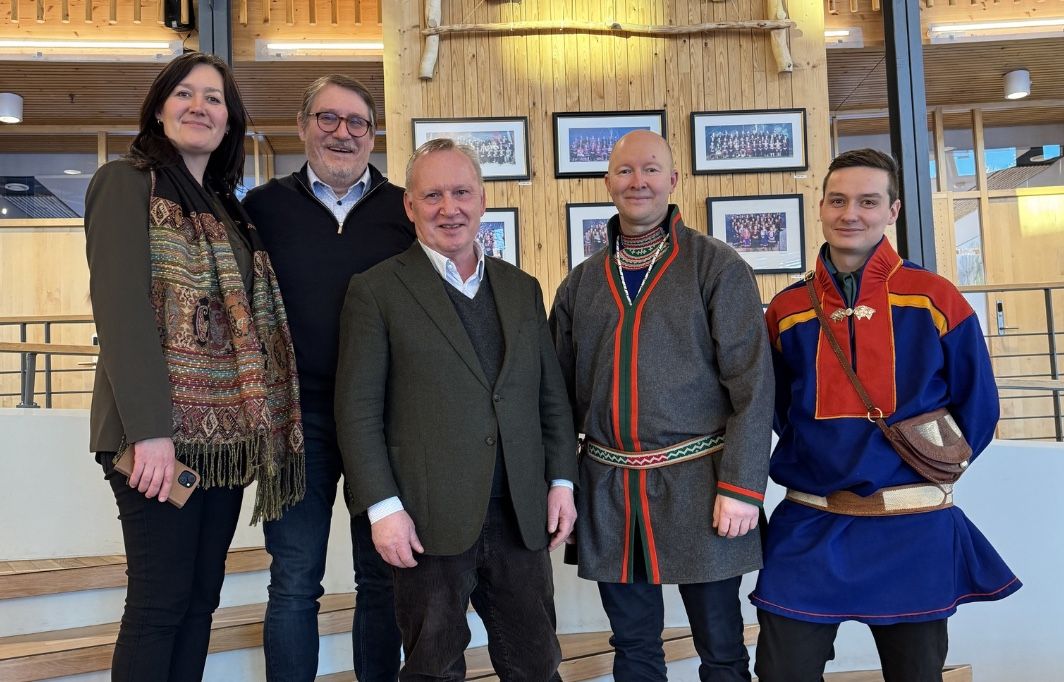 Gruppebilde av delegasjon på besøk hos Sametinget i februar 2026. Foto: Åse Pulk, Sametinget