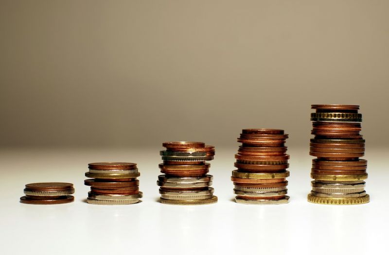 Bilde av mynter i stabler. Illustrasjonsfoto: Unsplash-Kamil